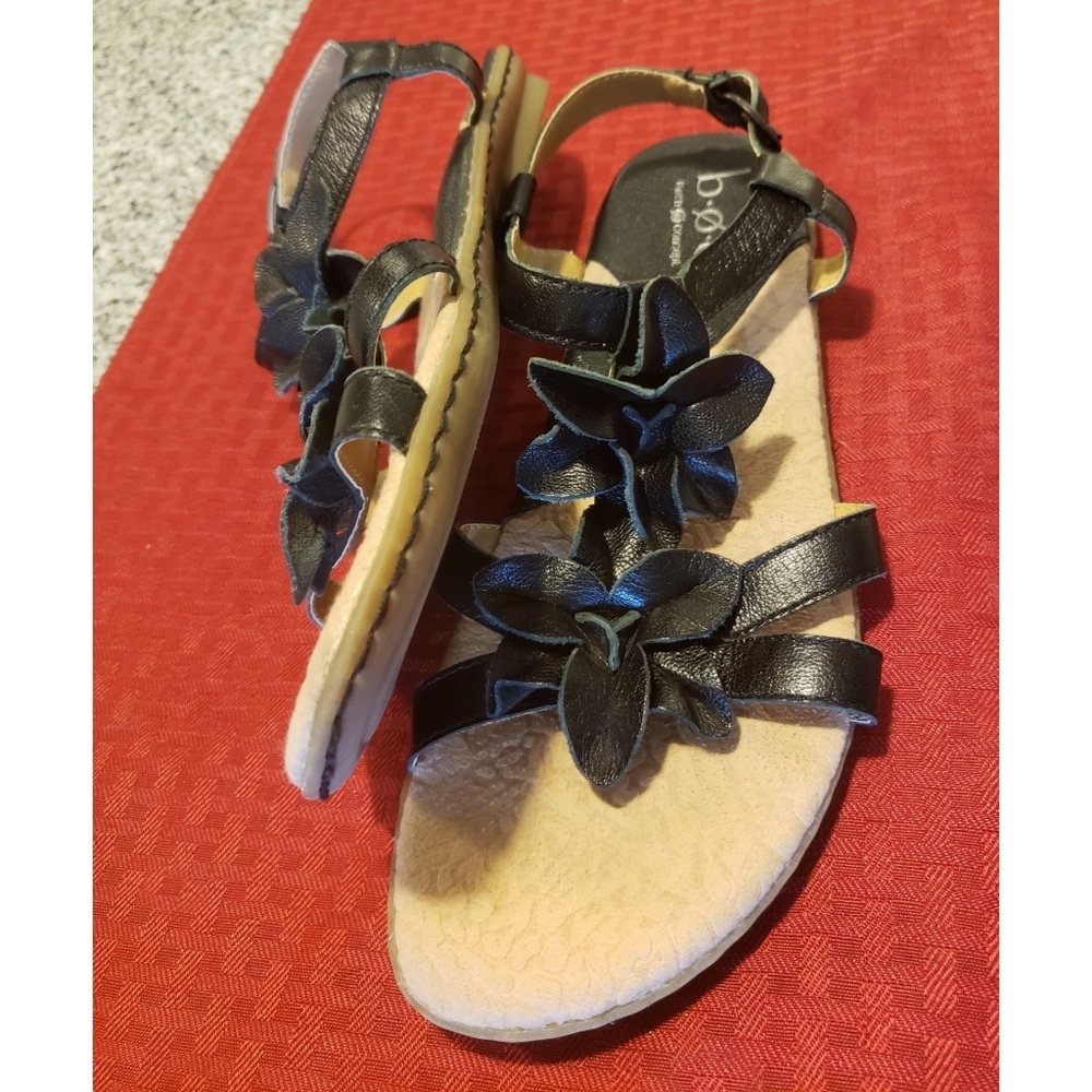 Born leather sandals. Size 9.